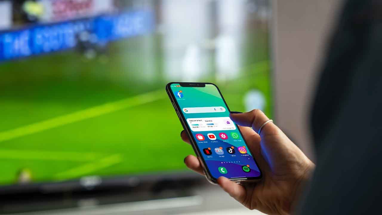 Como espelhar o celular na TV